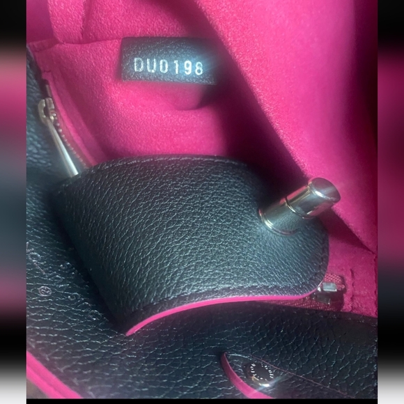 Louis Vuitton LockMe Noir - Picture 12 of 16